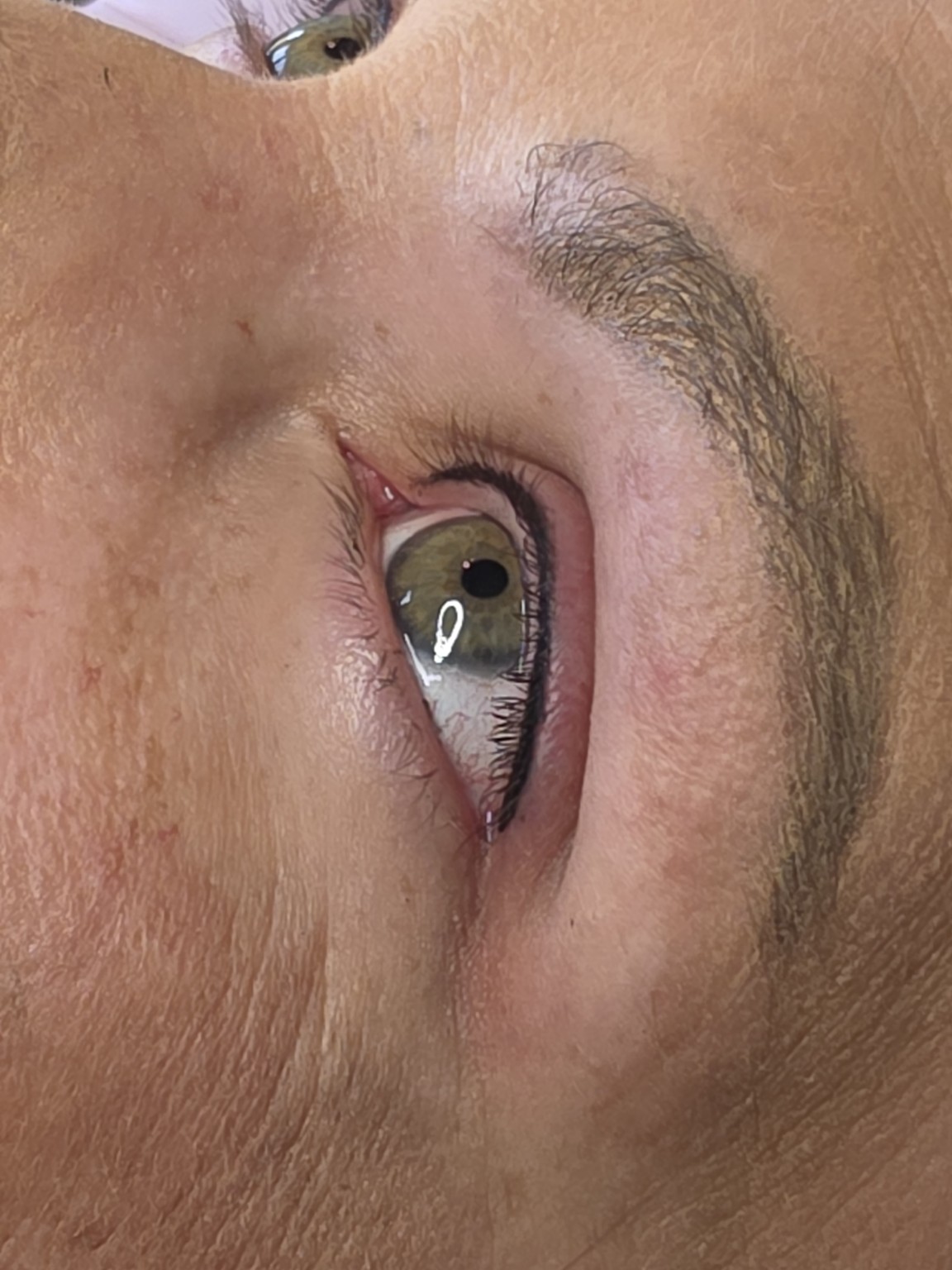 Lashline Enhancement · Close-up